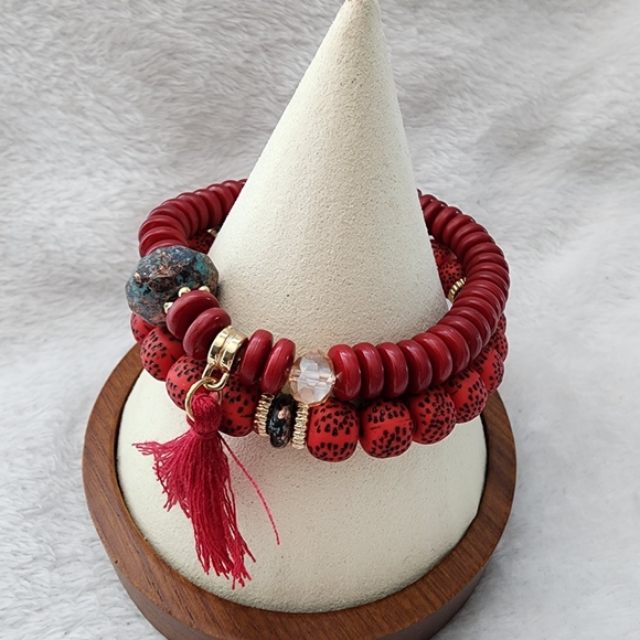 Red Beaded Bracelet - Picture 4 of 7